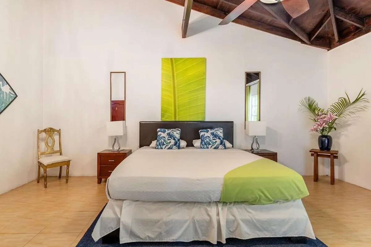 Seaside Villa Retreat -7Br, Private Spa And Vip Beach Club Runaway Bay