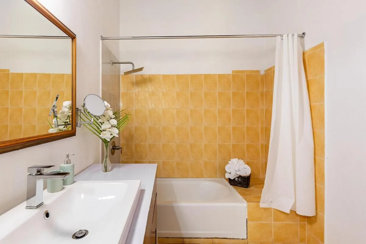 Seaside Villa Retreat -7Br, Private Spa And Vip Beach Club Runaway Bay Jamaica