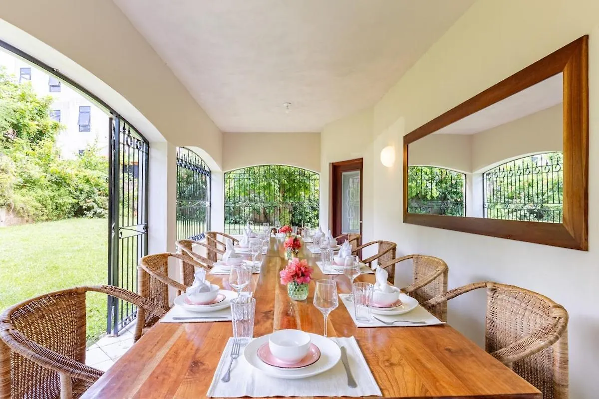 Seaside Villa Retreat -7Br, Private Spa And Vip Beach Club Runaway Bay