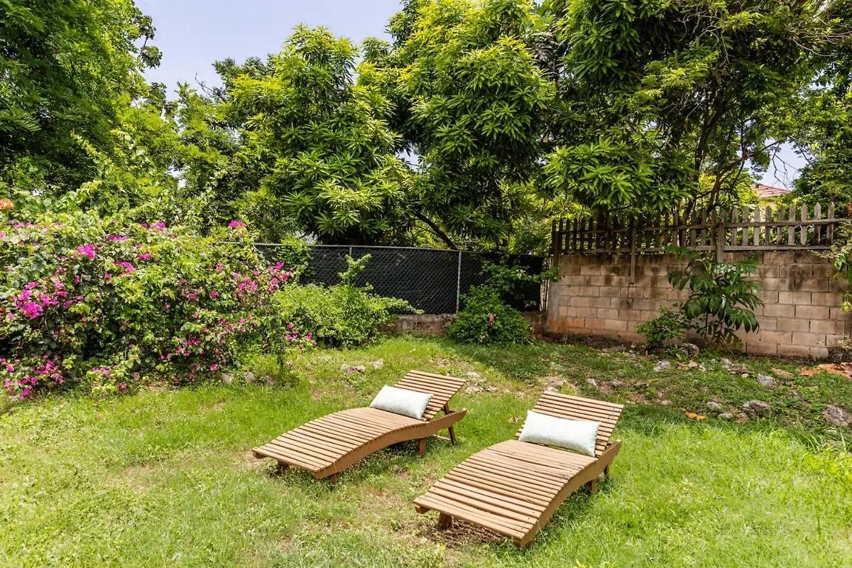 Seaside Villa Retreat -7Br, Private Spa And Vip Beach Club Runaway Bay