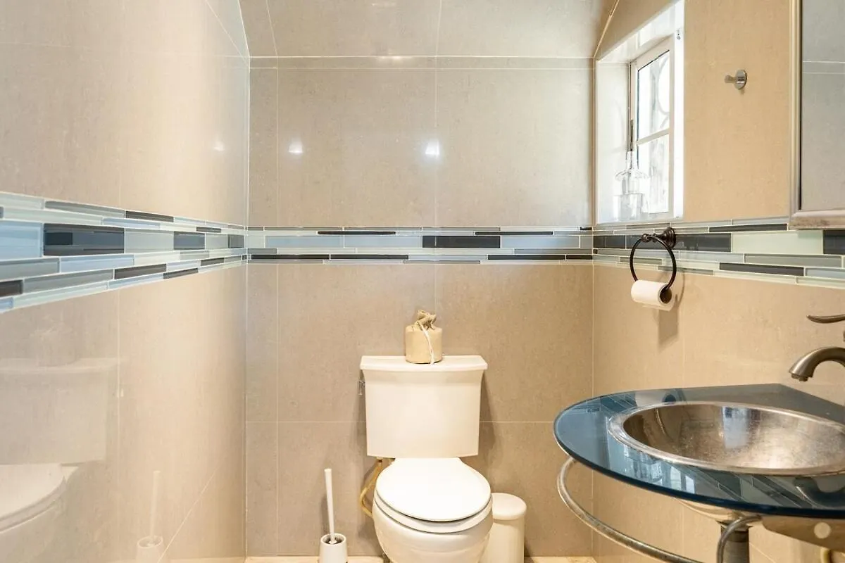 Seaside Villa Retreat -7Br, Private Spa And Vip Beach Club Runaway Bay