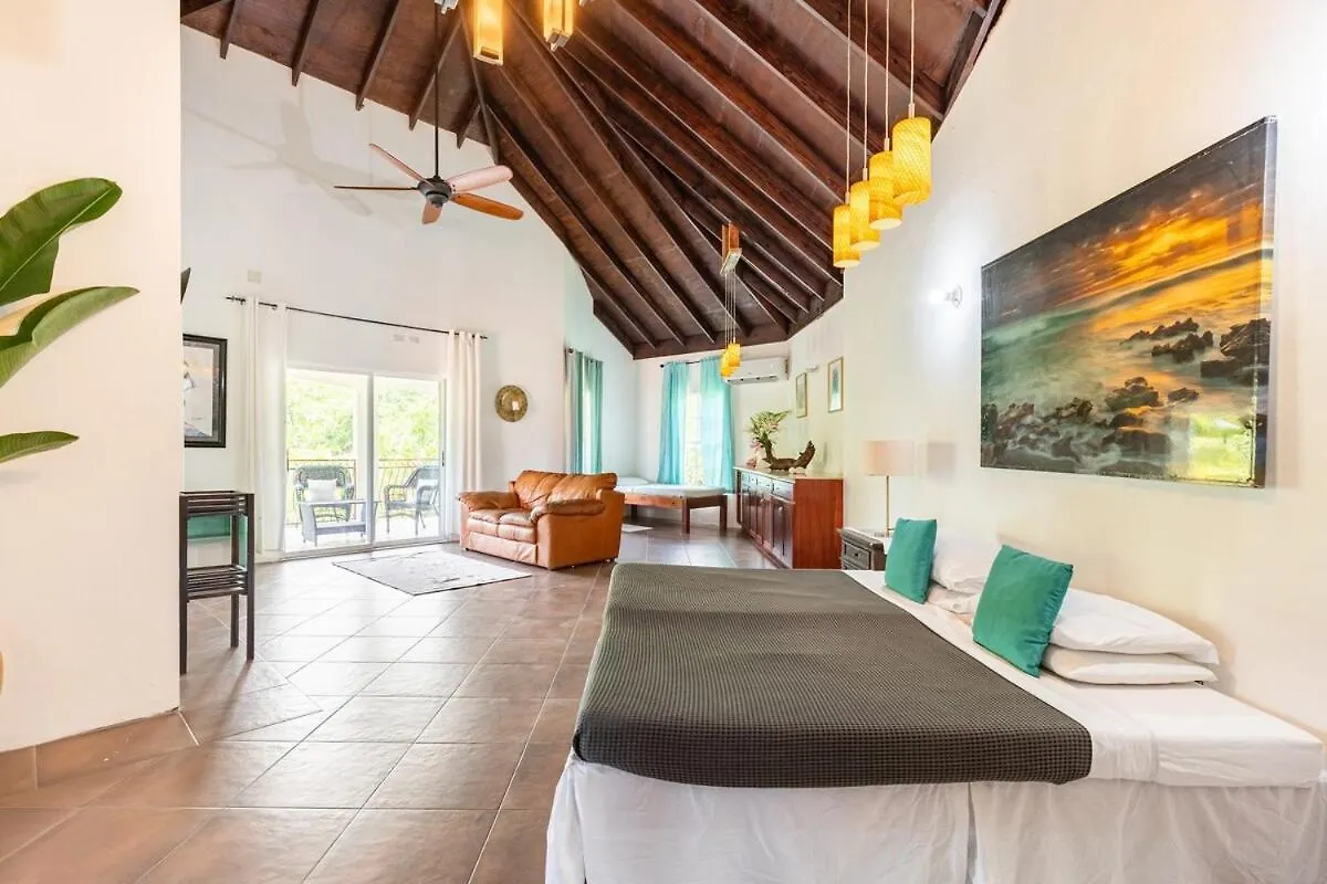 Seaside Villa Retreat -7Br, Private Spa And Vip Beach Club Runaway Bay
