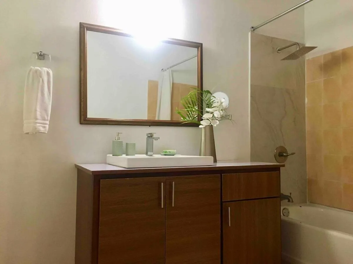 Seaside Villa Retreat -7Br, Private Spa And Vip Beach Club Runaway Bay