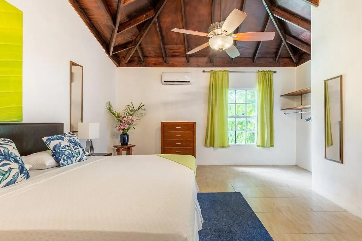 Seaside Villa Retreat -7Br, Private Spa And Vip Beach Club Runaway Bay