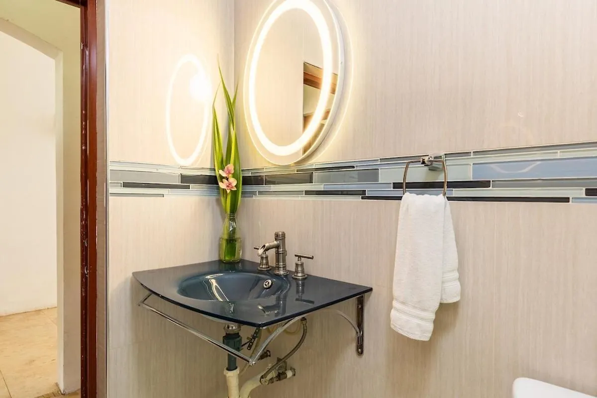 Seaside Villa Retreat -7Br, Private Spa And Vip Beach Club Runaway Bay