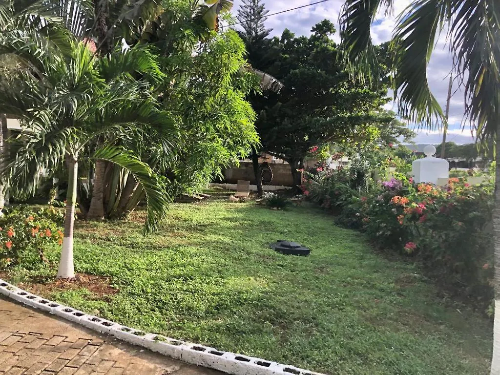 Seaside Villa Retreat -7Br, Private Spa And Vip Beach Club Runaway Bay